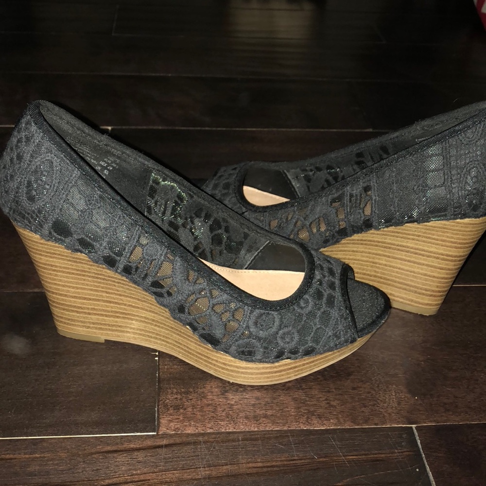 American Eagle navy blue lace wedges.